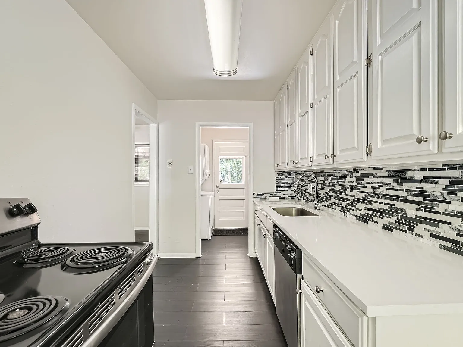 3 bed, 1088 sqft, $2,495 — Photo 3