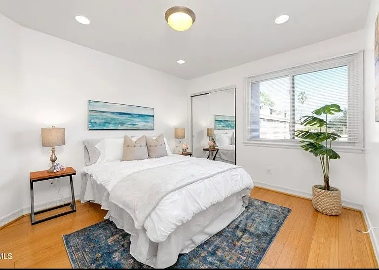 272 N Chester Ave #105 — Photo 18