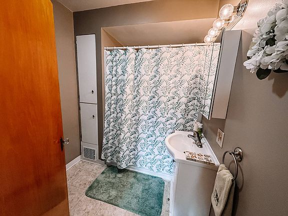 5th image of 521 N 10th St