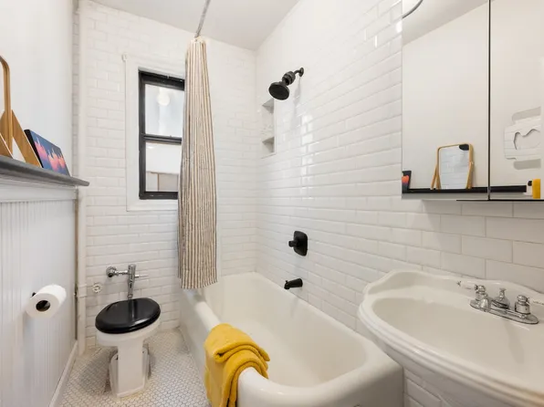 504 Grand Street image 5 of 8