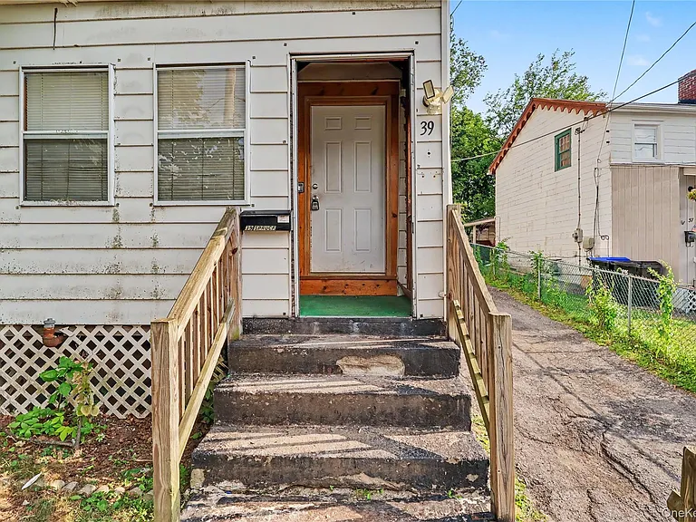 39 Spruce St — Photo 1