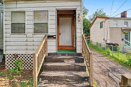 39 Spruce St Photo 1