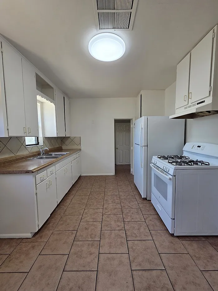 2 bed, 1.0 bath, 793 sqft, $1,295 — Photo 4