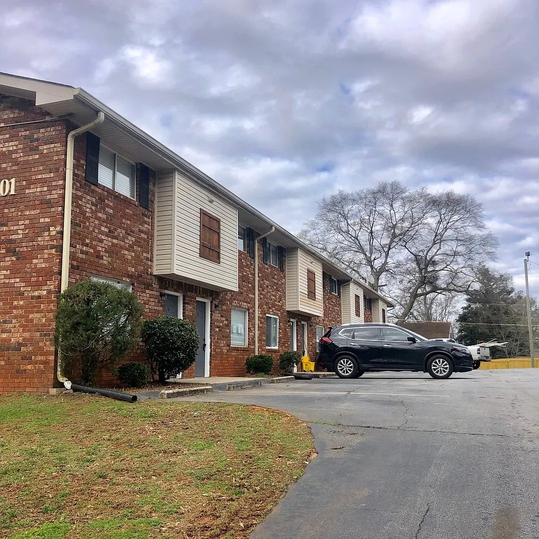 2 bed, 1.5 bath, 1000 sqft, $1,195 — Photo 3