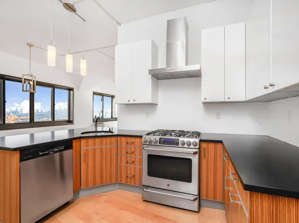 10 Bay Street Landing image 7 of 30