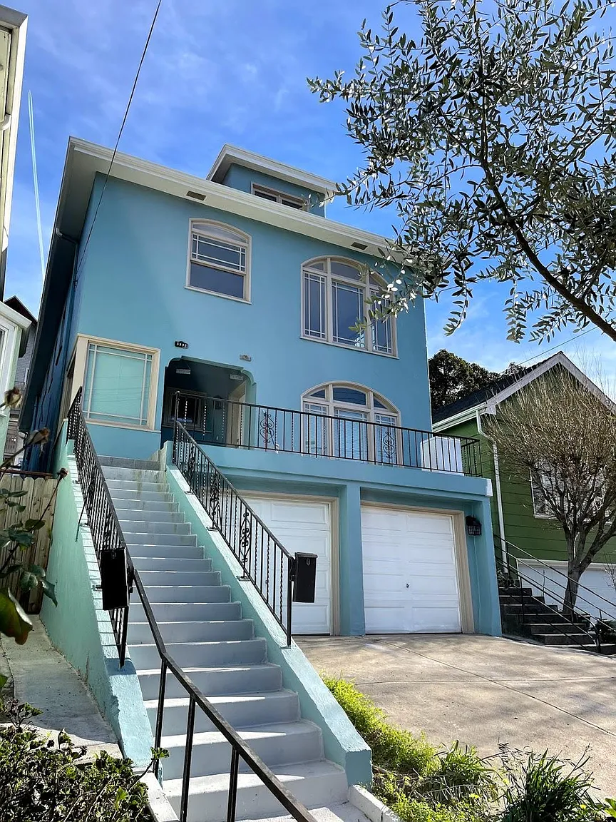 3332 Harrison St photo 1
