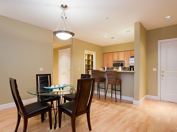 Dining rm + counter seating