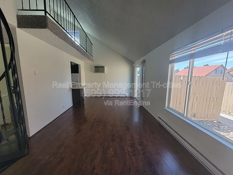1025 W Entiat Ave #C9 — Photo 3