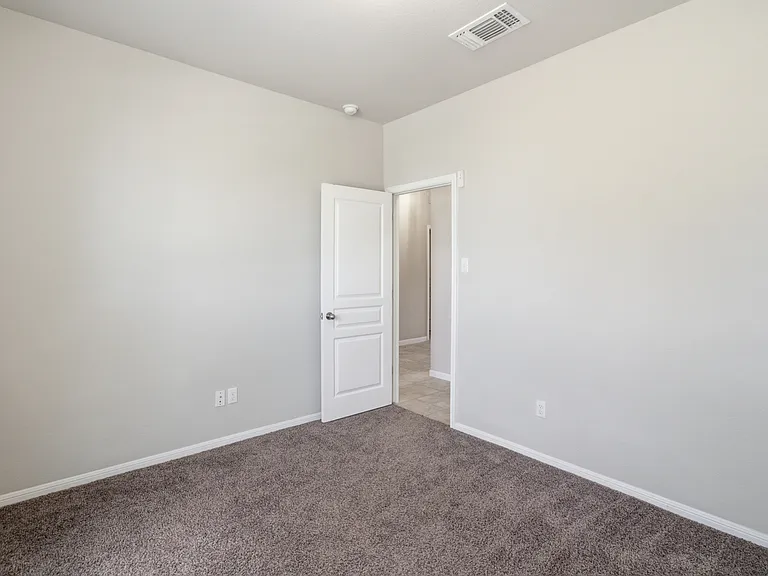 5716 Blackstone Dr — Photo 20