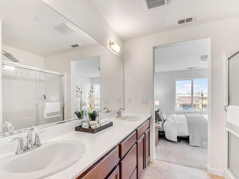 10946 International Dr — Photo 27