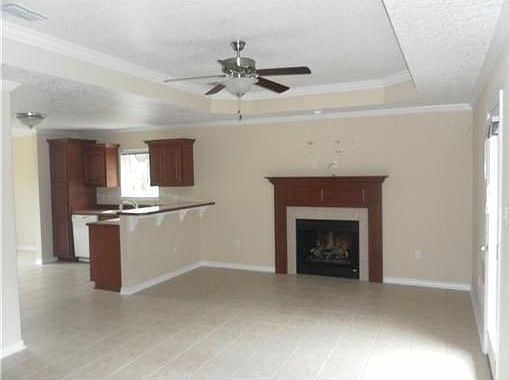 5th image of 15109 Warren Dr