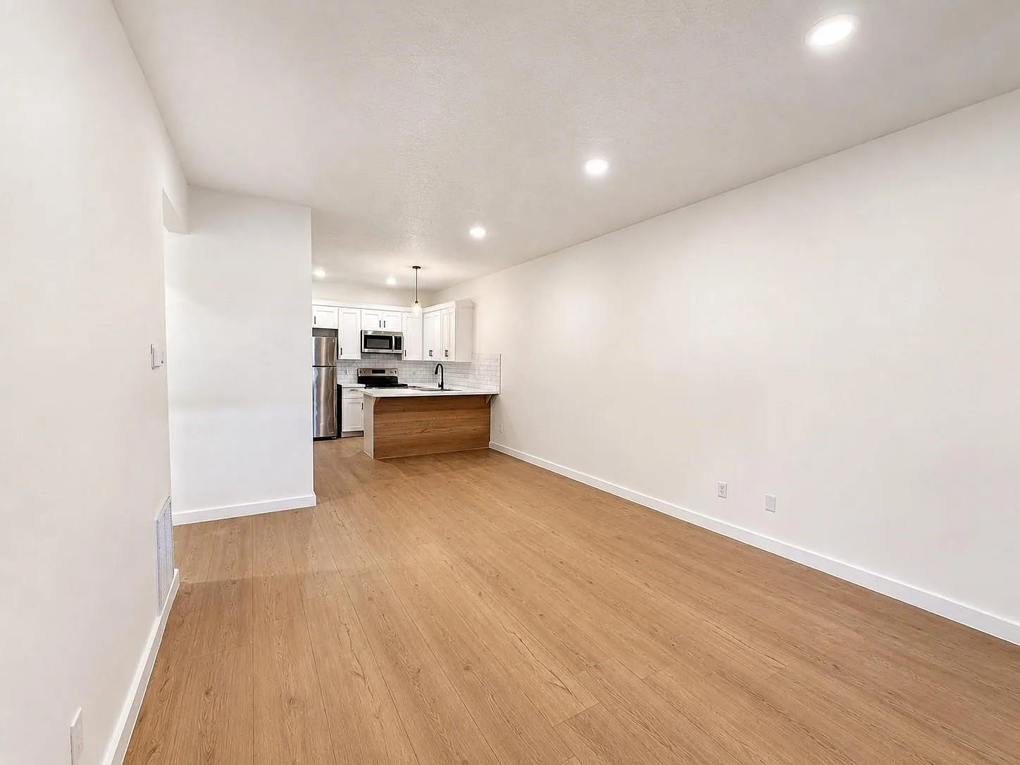 2 bed, 2.0 bath, 750 sqft, $1,350 — Photo 3