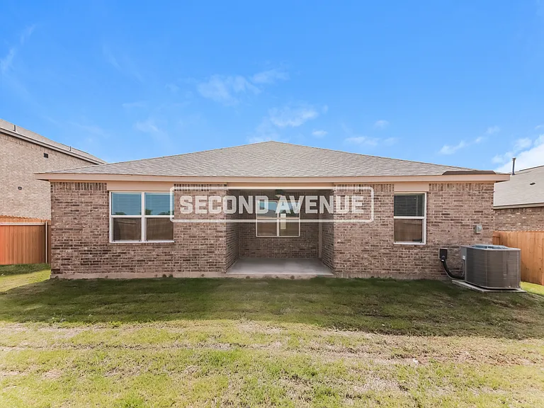 2121 Meadow Dr — Photo 15