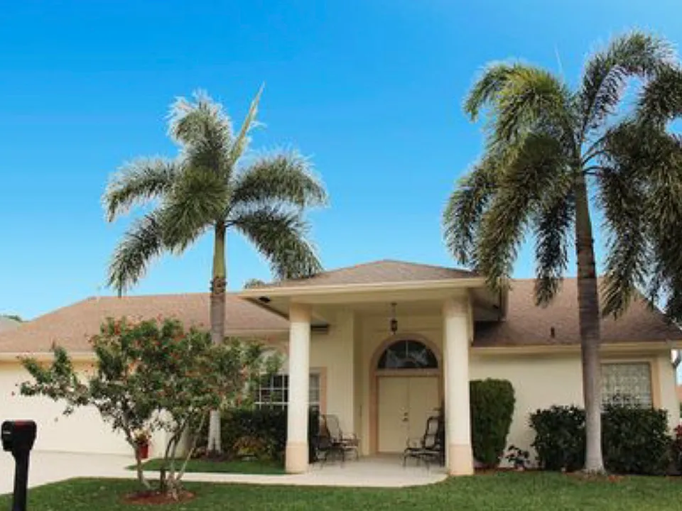 1608 Doral Dr