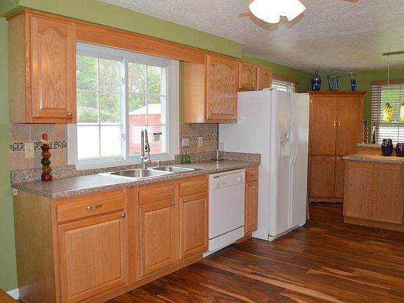3rd image of 2323 Kenilworth Dr