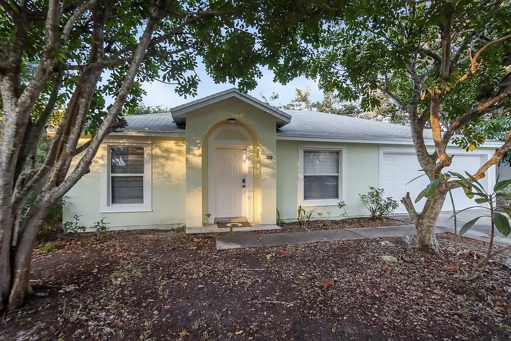 3 bed, 2.0 bath, 1204 sqft, $1,840 — Photo 3