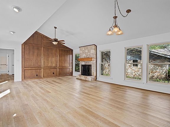 4th image of 405 Oat Meadow Dr