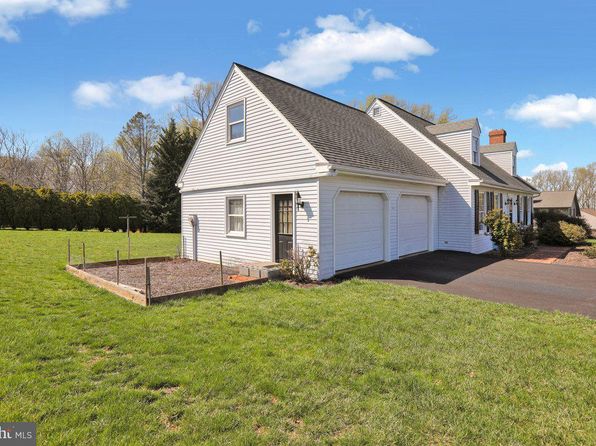 76 Hawthorne Cir, Willow Street, PA 17584