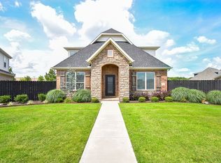 724 N Malbec Rd, Fayetteville, AR 72704