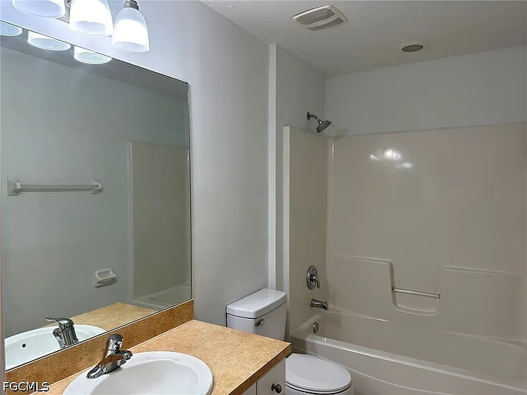 2207 NE 15th Ln — Photo 25