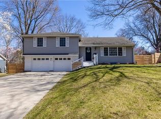 8021 Lamar Ave, Prairie Village, KS 66208