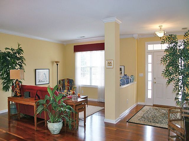 2nd image of 450 Ridgewood Dr