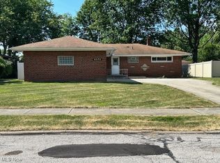 8375 Royal Ridge Dr, Parma, OH 44129