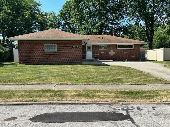8375 Royal Ridge Dr, Parma, OH 44129