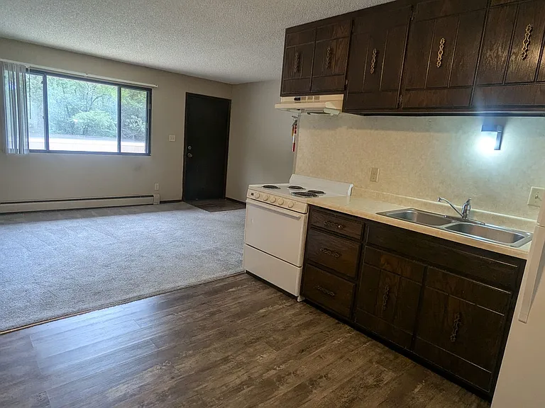 1419 Case Ave East — Photo 4