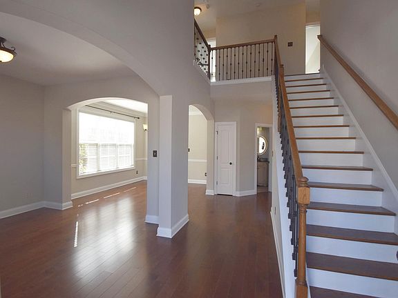 5th image of 308 Evesham Ave
