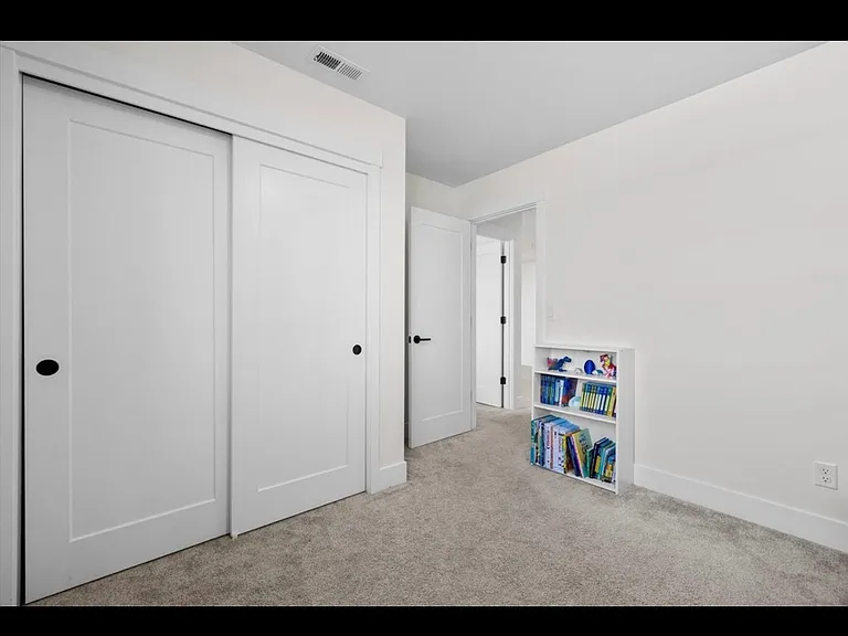 Secondary bedroom