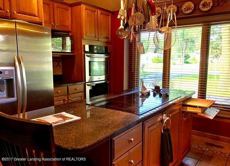 2708 Grovenburg Rd, Lansing, MI 48911 Zillow