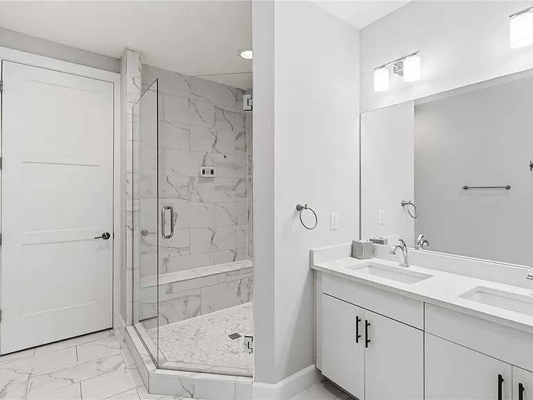 1332 W Gray St #5 — Photo 13