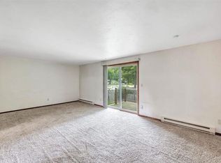 1430 Sunset Beach Rd #3, Suamico, WI 54173