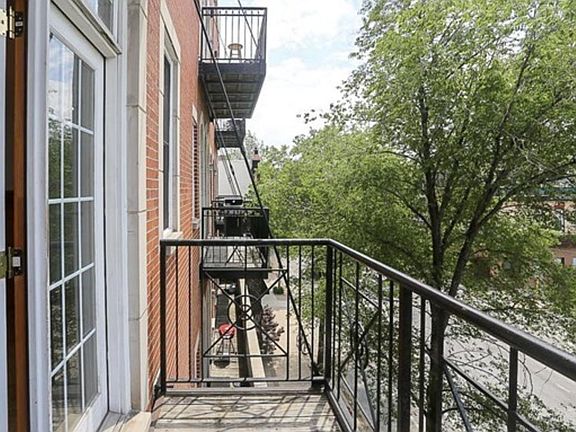5th image of 2532 N Southport Ave #3S