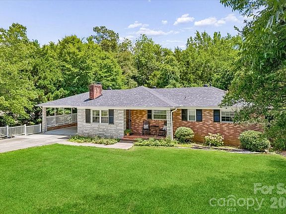 3rd image of 1135 Blueberry Ln