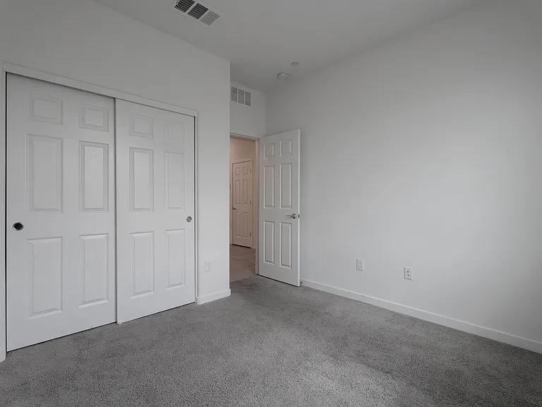 902 Bronzite St — Photo 27