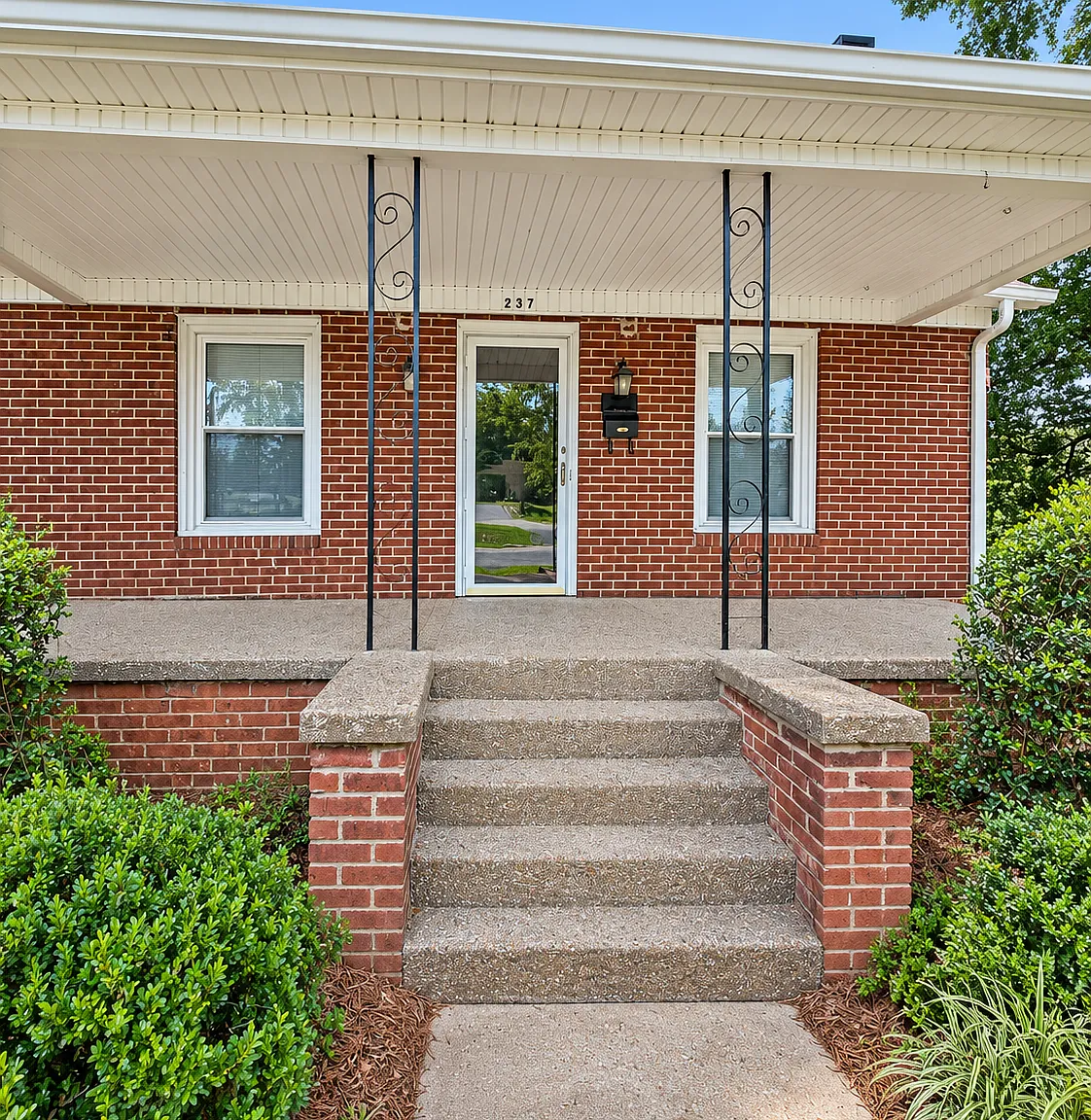 237- Conover — Photo 1