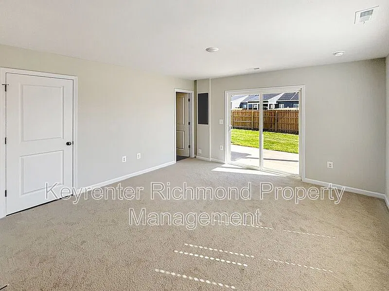 4 bed, 3.5 bath, 2150 sqft, $2,900 — Photo 4