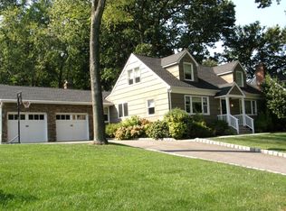 14 McCosh Rd, Clifton, NJ 07013