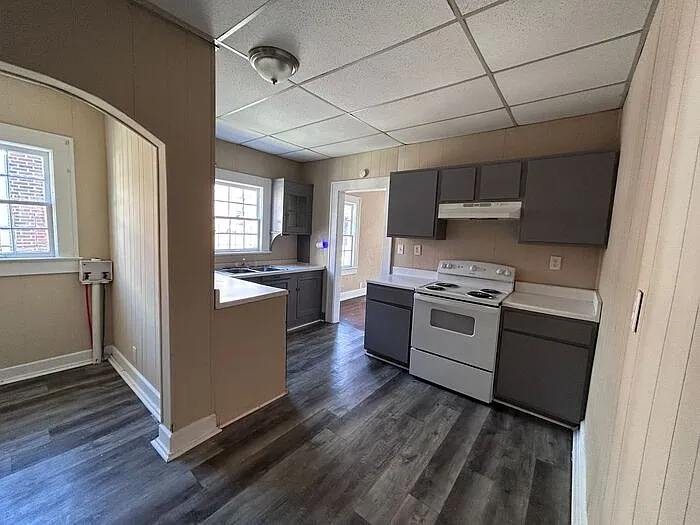 3 bed, 1.0 bath, 1516 sqft, $895 — Photo 2