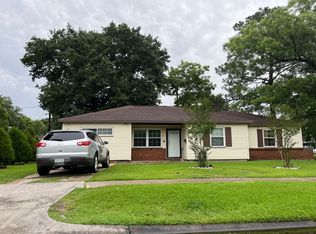 2221 Basket St, Pasadena, TX 77502