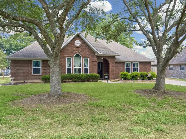 202 W Larkspur Dr, Alvin, TX 77511