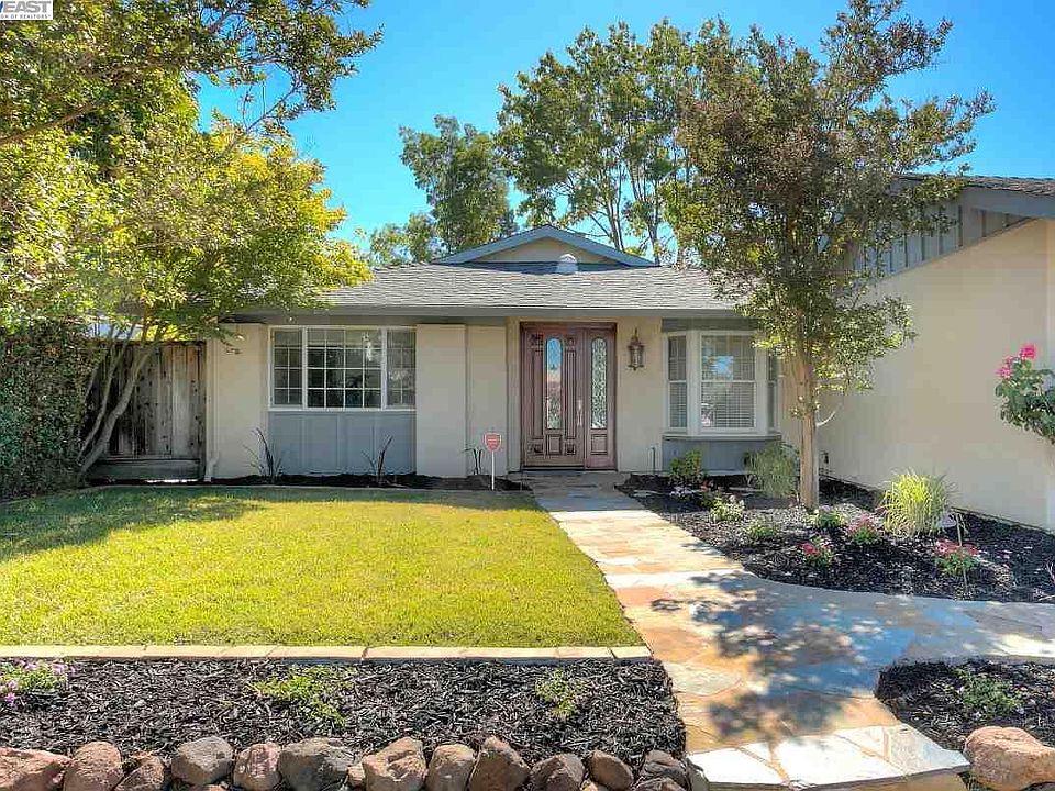 1st image of 836 Sylvaner Dr
