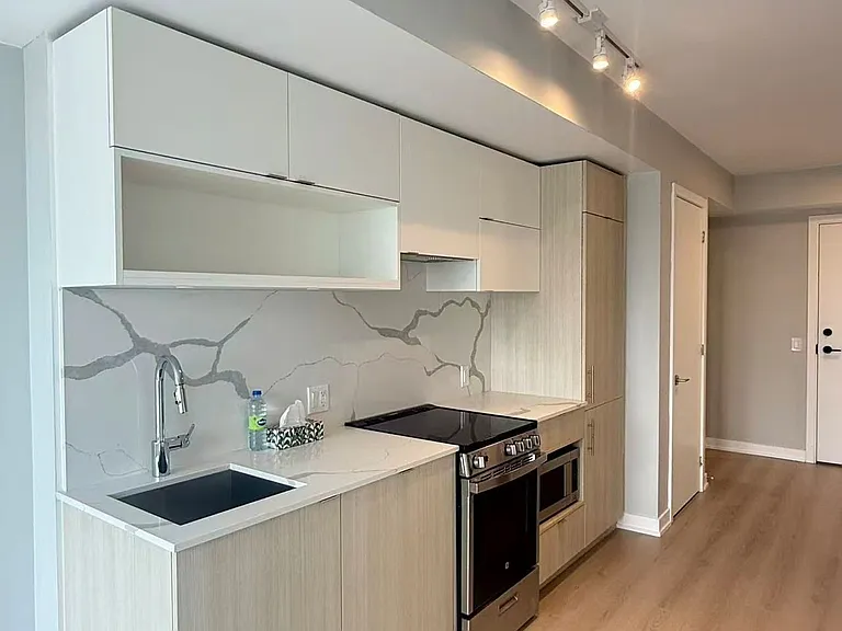 100 Queen St E #2107 — Photo 7