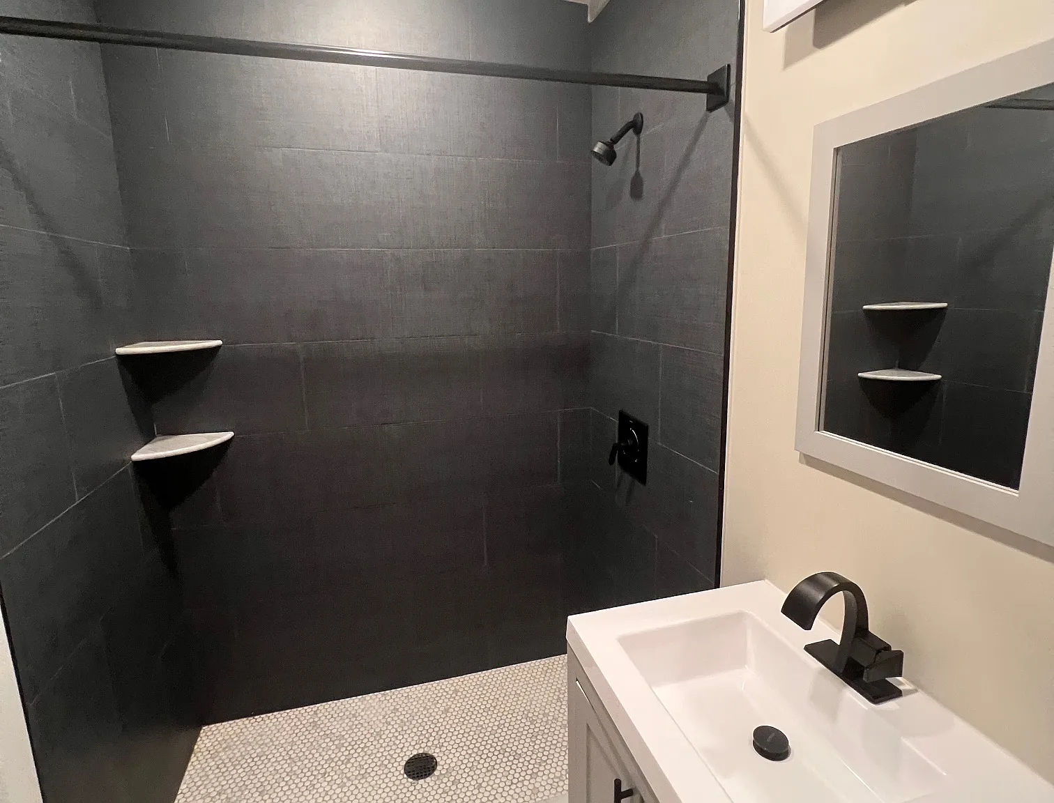 2 bed, 900 sqft, $3,100 — Photo 1
