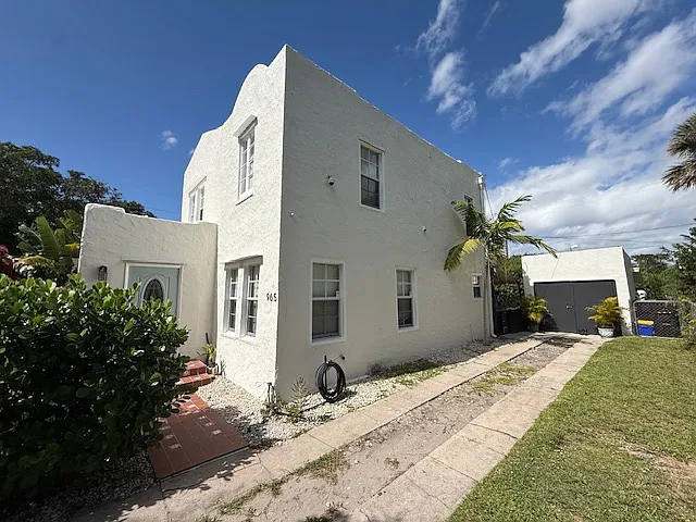 965 39th Ct — Photo 3