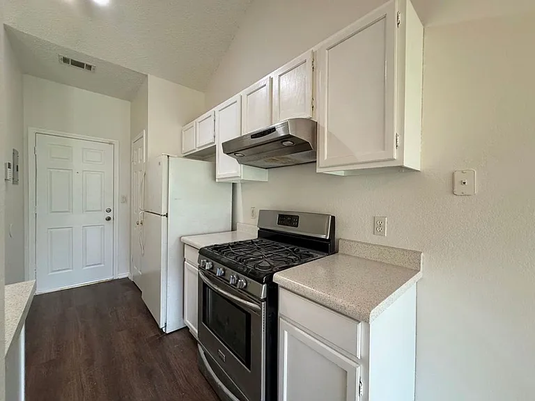 16404 Edgemere Dr — Photo 25