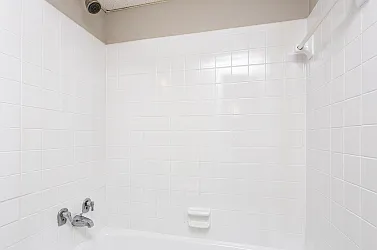 Lansdowne Grove Apartments — Photo 3