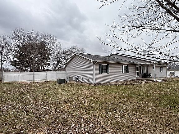 3rd image of 809 NW 16th St
